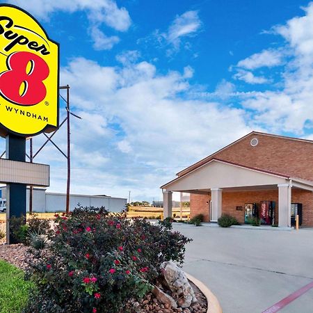 Super 8 By Wyndham Pleasanton Motel Luaran gambar