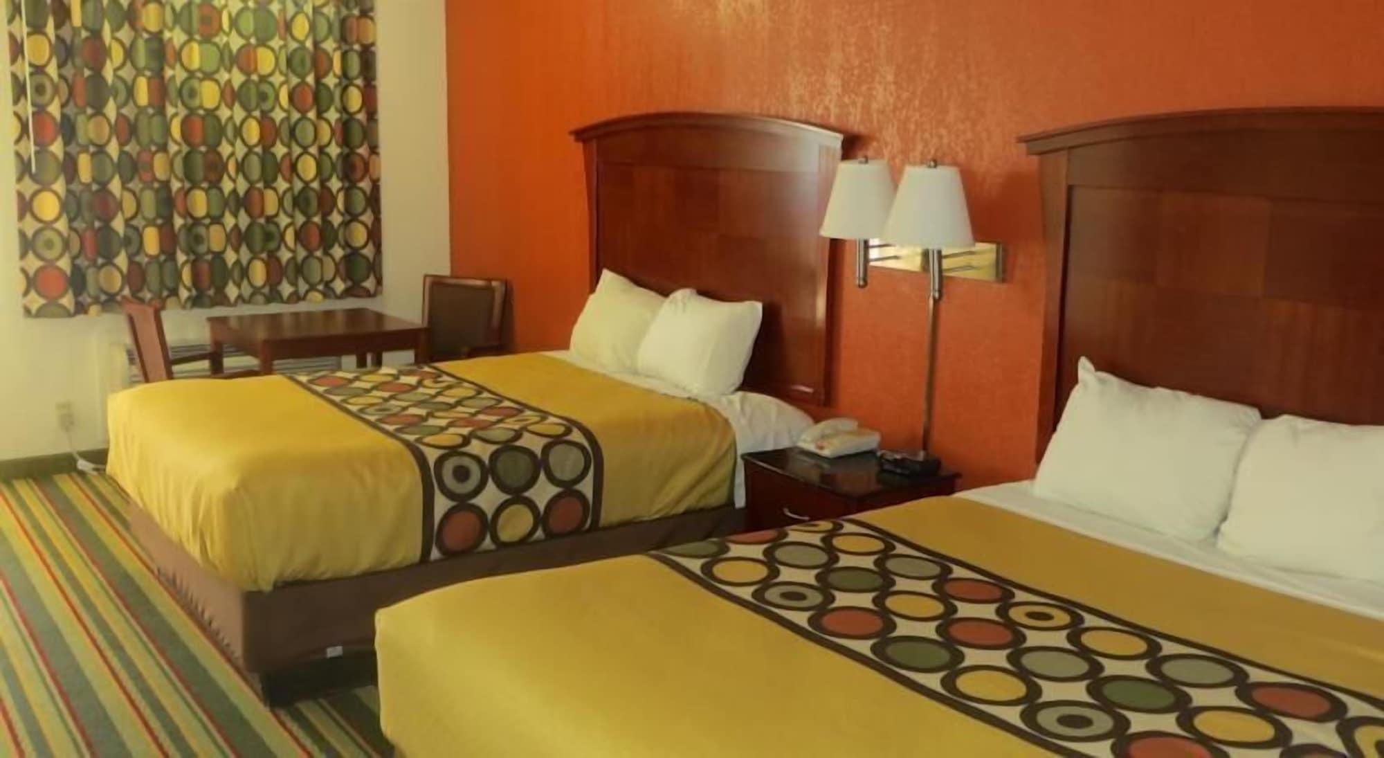 Super 8 By Wyndham Pleasanton Motel Luaran gambar